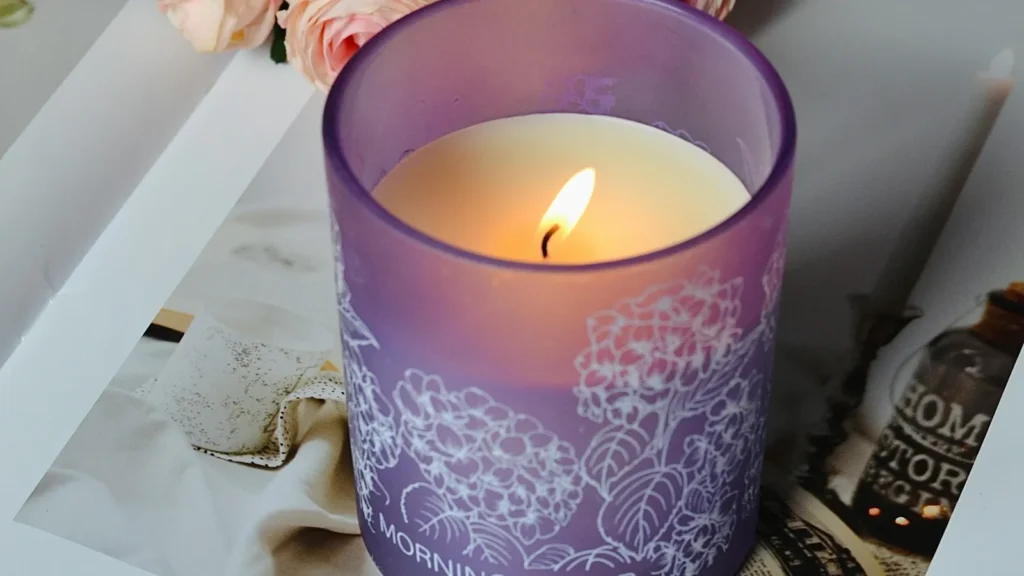 Ritual de autocuidado em casa com velas, óleos e sais