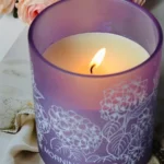 Ritual de autocuidado em casa com velas, óleos e sais